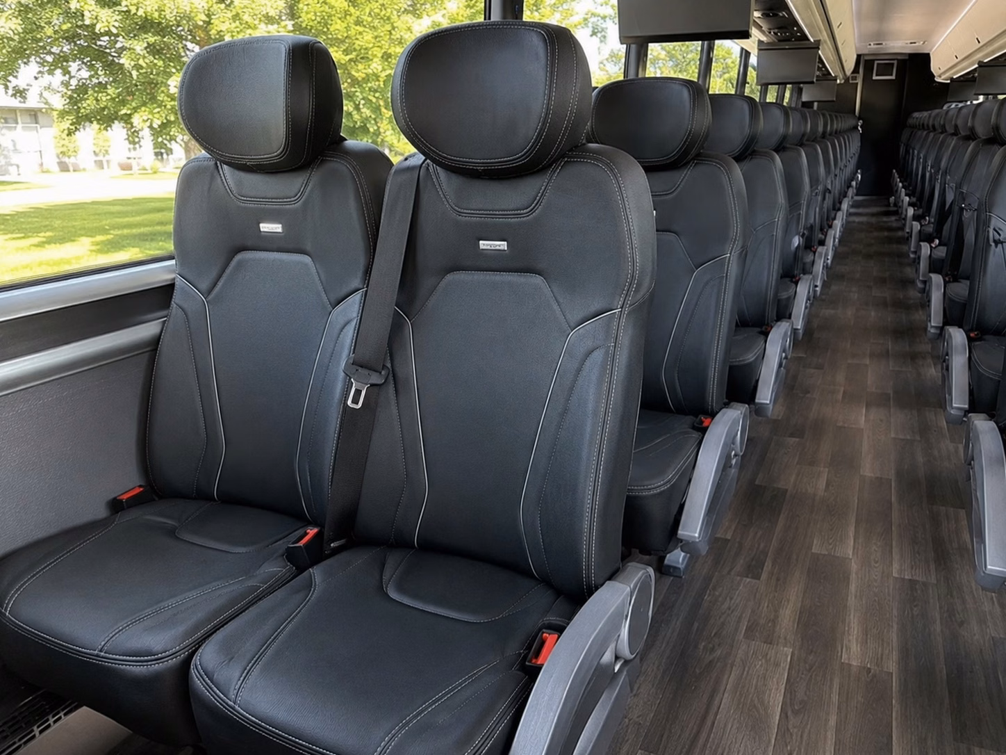 keeping your murfreesboro wedding day timeline tight with the right bus