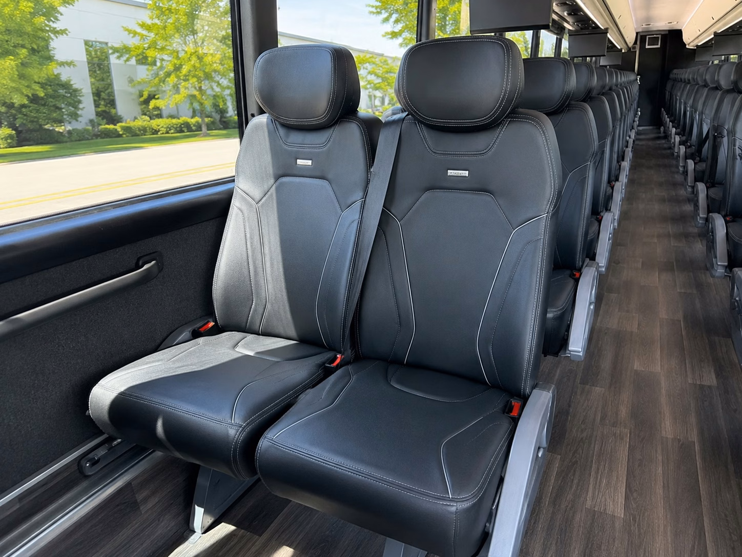 murfreesborocharterbus com is the go to for murfreesboro wedding transportation because you deserve more than one option